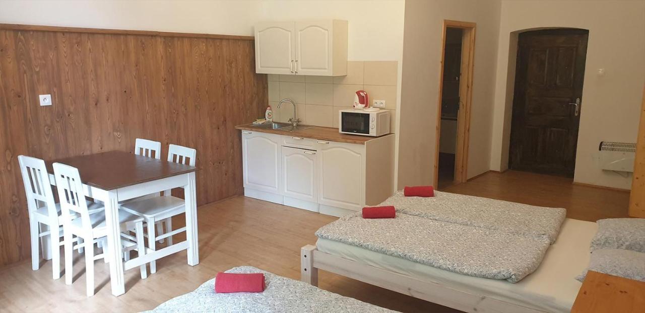Penzion A Restaurace U Baby Subrovy Hotel Kokorin Kültér fotó